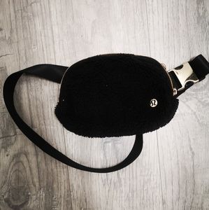 Lululemon Sherpa Everywhere Belt bag 1L